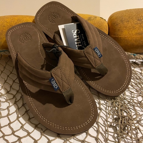 NWT Mens Chaps Brown Thong Sandals Flip Flops Size 8 - Picture 2 of 6